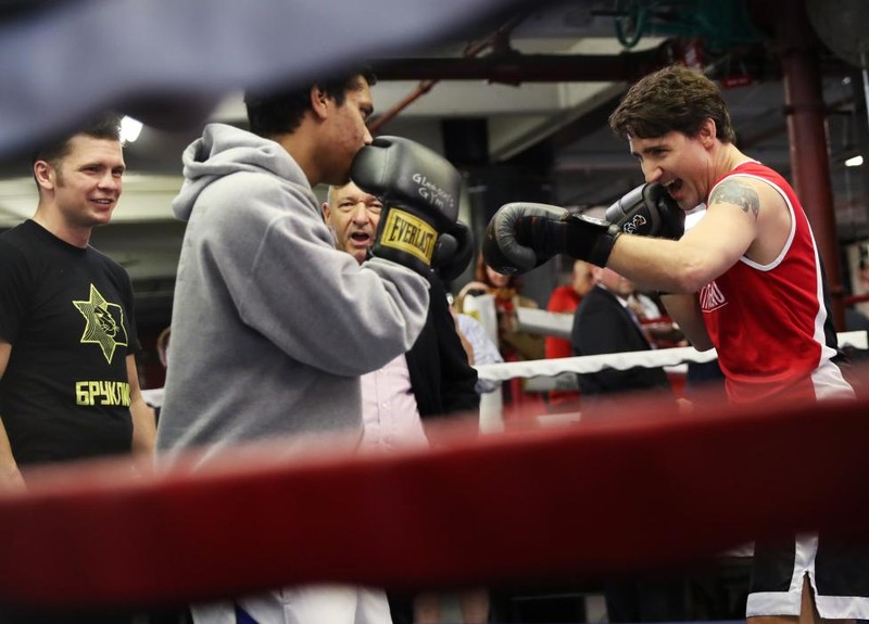 Chum anh Thu tuong Canada dien trai pho dien tai choi boxing-Hinh-3